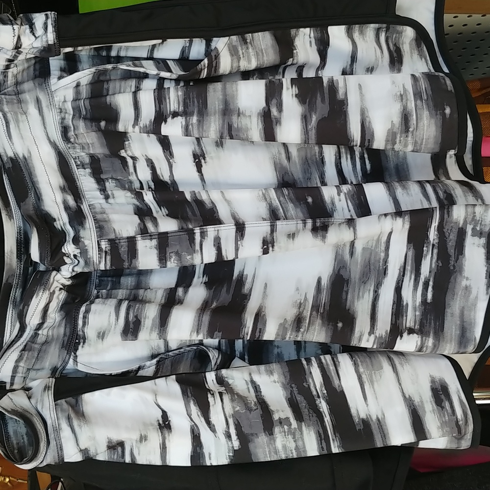 Elaine Bryant swim shorts NWT